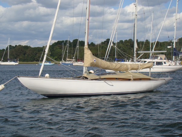International One Design wooden sailing yacht For Sale